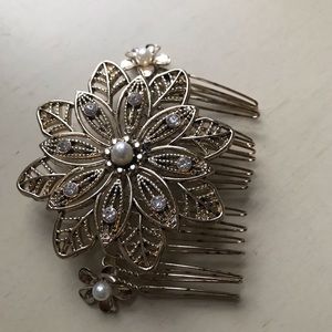 Gold flower hair comb